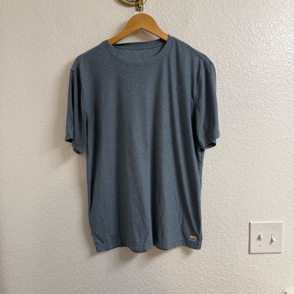 Vuori Men Blue Strato Tech Tee Short Sleeve Performance Shirt Size M - Picture 1 of 2